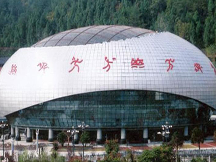 广元体育中心球形网架加工安装